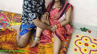 Adolescente (18+) India Masturbándose Con Una Milf Madura (Madura Desi)