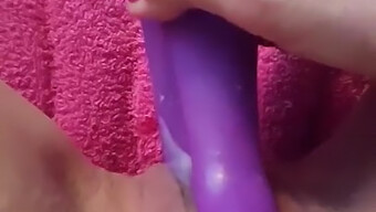 Europeisk Homofil Nyter Solo Lek Med Vibrator